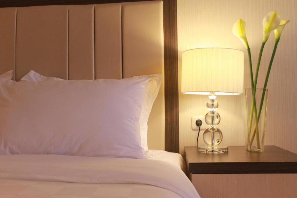 Bella Hotel Surabaya Exterior photo