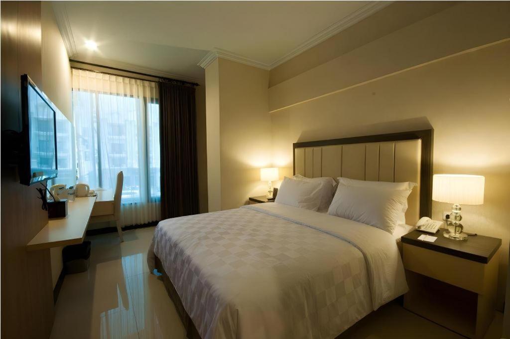 Bella Hotel Surabaya Exterior photo