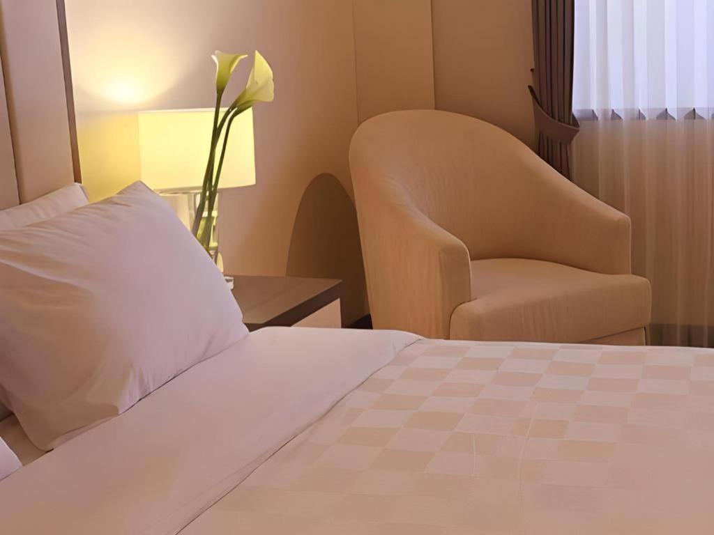 Bella Hotel Surabaya Exterior photo