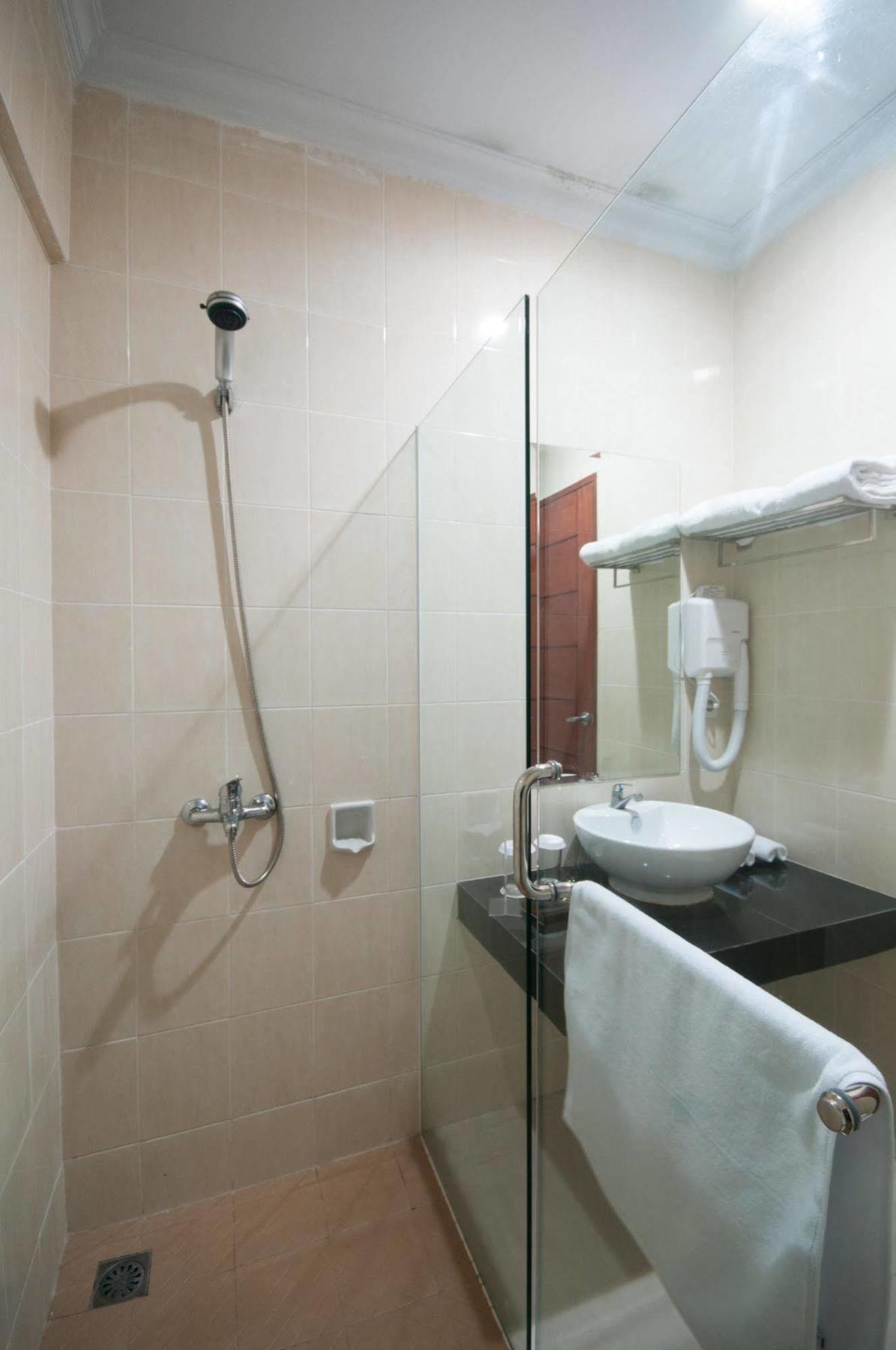 Bella Hotel Surabaya Exterior photo